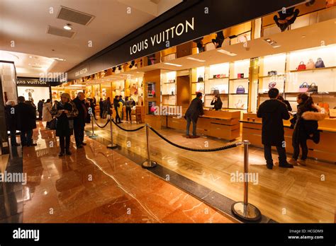 louis vuitton galeries lafayette homme|louis vuitton paris locations.